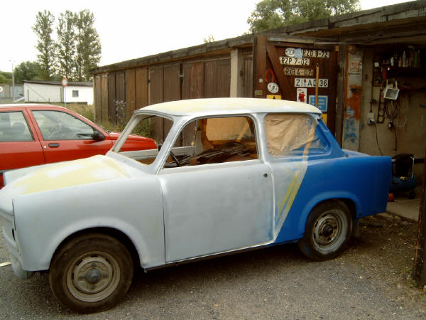 Keine Scheiben, kein Türschloss - kurz vor dem Start.