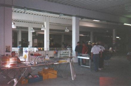 Die Spezialhalle entpuppte sich als Parkhaus in der auch die Händler ihre Ware anbieten konnten.