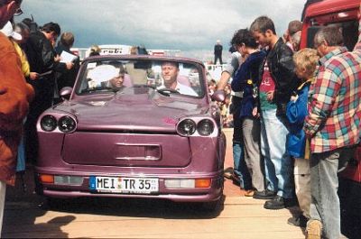 Doppelscheinwerfer am Trabi sind nicht alltäglich.
