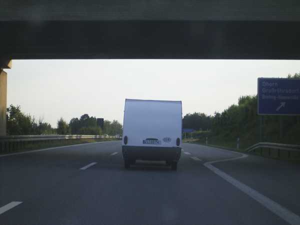 Unser Treck auf der Autobahn.