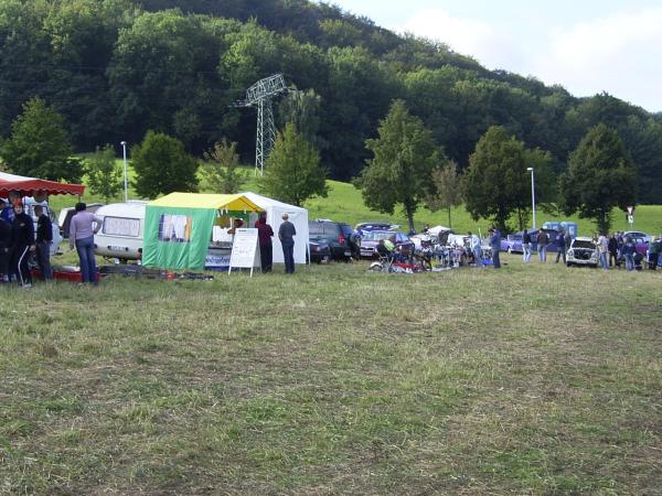 Es sieht nur so aus, als sei wenig los auf dem Platz - das täuscht.