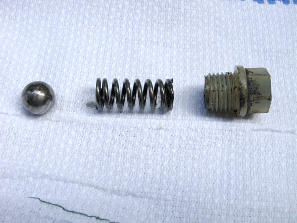 Bild 2 - Reihenfolge Kugel, Feder, Plastmutter